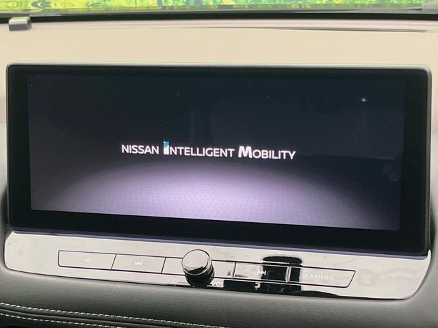 【12.3インチメーカー純正ナビ】インテリアに溶け込むスタイリッシュな「専用設計」メーカーナビを装備♪視認性や操作性など基本性能にも優れ、より上質なカーライフをお楽しみいただけます。