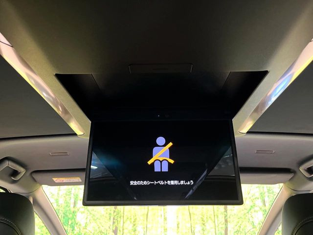 【フリップダウンモニター】大画面モニターで後席でもエンタメをお楽しみいただけます。小さなお子様にも大人気の装備です♪