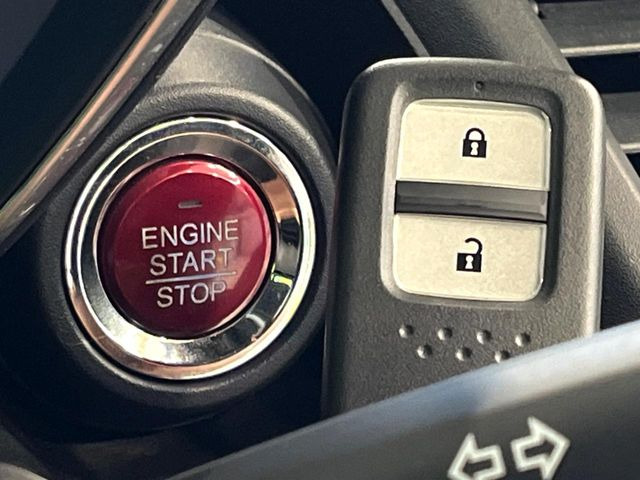�yHonda�X�}�[�g�L�[�z�J�o����|�P�b�g�ɓ��ꂽ�܂܂ł��h�A�̎{���E�������\�ȃX�}�[�g�L�[�𑕔��B�G���W���̃I���E�I�t�����J�M�����o���K�v����������Ƃ��Ă��֗��ł���
