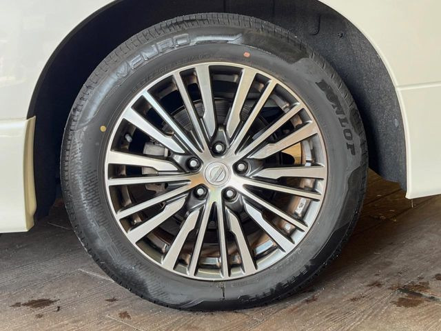 �y����18�C���`�A���~�z�C�[���z�O�ςɃ}�b�`���������A���~�z�C�[���𑕒����Ă���܂��B�e��ЊO�A���~�z�C�[����A�X�^�b�h���X�^�C�����戵�����Ă���܂��B���񂲑��k����������