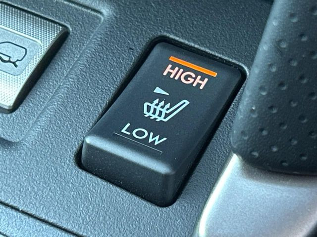 【シートヒーター】寒い日に重宝するシートヒーター!エアコンより早く温まってくれるので寒がりの人も安心ですね♪エアコンの温風は乾燥するから苦手、という方にもをおすすめです。