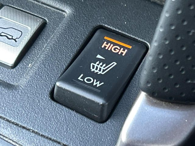 【シートヒーター】寒い日に重宝するシートヒーター!エアコンより早く温まってくれるので寒がりの人も安心ですね♪エアコンの温風は乾燥するから苦手、という方にもをおすすめです。