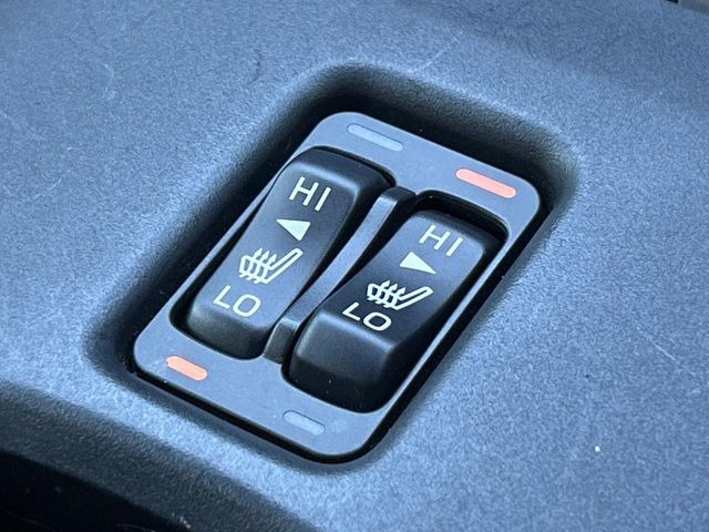 【シートヒーター】寒い日に重宝するシートヒーター!エアコンより早く温まってくれるので寒がりの人も安心ですね♪エアコンの温風は乾燥するから苦手、という方にもをおすすめです。