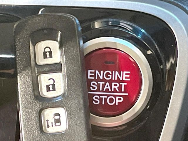 �yHonda�X�}�[�g�L�[�z�J�o����|�P�b�g�ɓ��ꂽ�܂܂ł��h�A�̎{���E�������\�ȃX�}�[�g�L�[�𑕔��B�G���W���̃I���E�I�t�����J�M�����o���K�v����������Ƃ��Ă��֗��ł���