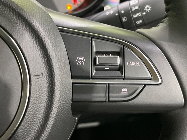 【アダプティブクルーズコントロール】高速道路での長距離走行が楽に!!自動で速度を保つクルーズコントロールが、衝突軽減システムと連携し、前方の車両を感知して車間を保つように速度調節してくれます!!