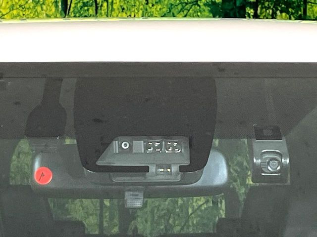 【トヨタセーフティセンス】走行中に前方の車両等を認識し、衝突しそうな時は警報とブレーキで衝突回避と被害軽減をアシスト。より安全にドライブをお楽しみいただけます。