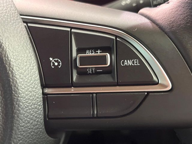 【クルーズコントロール】高速道路もラクラク走行。アクセルを離しても一定速度で走行ができ、長距離運転時の負担を軽減!加速・減速も簡単なスイッチ操作で調整できます。