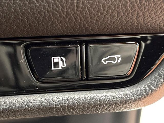 【パワーバックドア】スマートキーや運転席のボタンを押すだけでリアゲートが自動で開閉します!荷物を持っている時や、高い位置にあるバックドアを閉める際に便利な機能です♪
