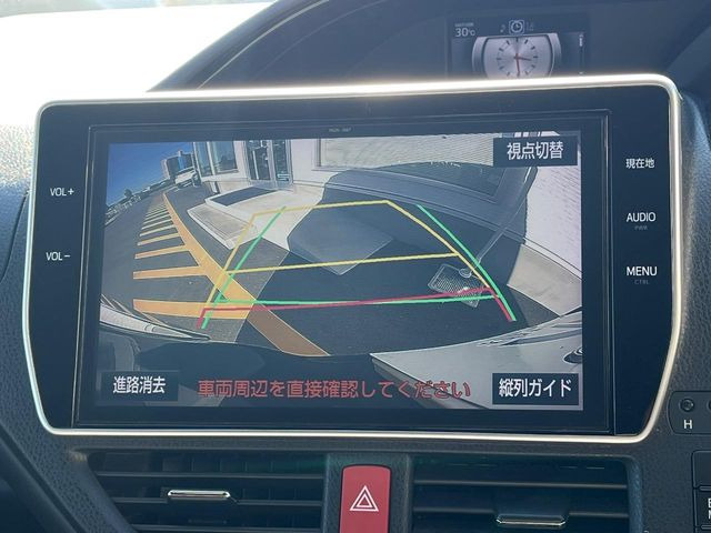 【バックカメラ】駐車時に後方がリアルタイム映像で確認できます。大型商業施設や立体駐車場での駐車時や、夜間のバック時に大活躍!運転スキルに関わらず、今や必須となった装備のひとつです!