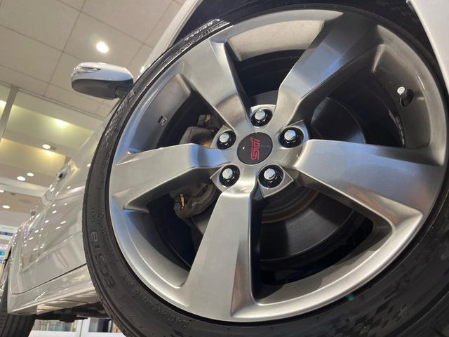 �y����18�C���`�A���~�z�C�[���z�O�ςɃ}�b�`���������A���~�z�C�[���𑕒����Ă���܂��B�e��ЊO�A���~�z�C�[����A�X�^�b�h���X�^�C�����戵�����Ă���܂��B���񂲑��k����������