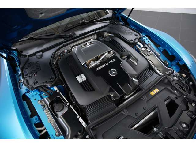 4.0L V�^8�C��DOHC�c�C���^�[�{�A585ps/81.6kgm�A�S��&times;�S��&times;�S��mm 4730&times;1985&times;1355mm�A�ԗ��d�� 1970kg
