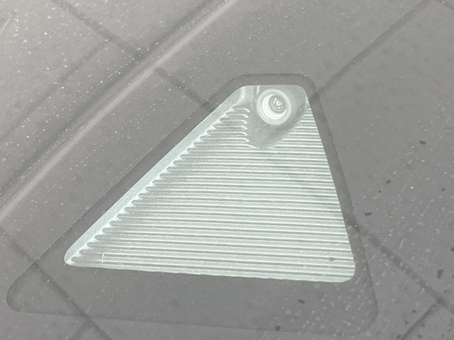 【スマートブレーキサポート】走行中に前方の車両等を認識し、衝突しそうな時は警報とブレーキで衝突回避と被害軽減をアシスト。より安全にドライブをお楽しみいただけます。