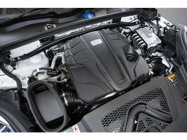2.9L V�^6�C��DOHC�c�C���^�[�{�A440ps/56.1kgm�A�S��&times;�S��&times;�S��mm  4726&times;1927&times;1596mm�A�ԗ��d�� 2000kg