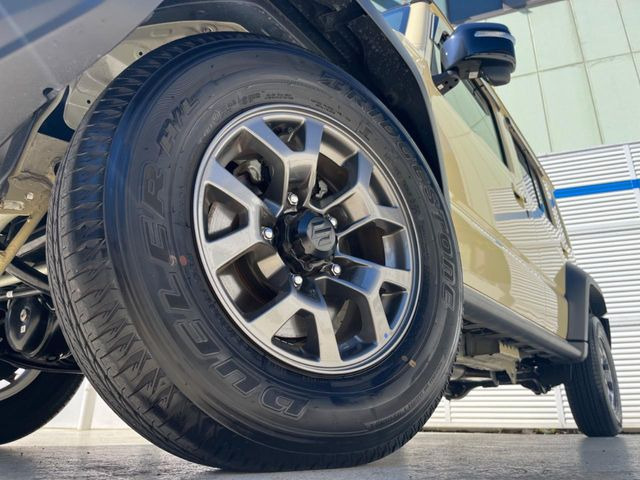 �y����15�C���`�A���~�z�C�[���z�O�ςɃ}�b�`���������A���~�z�C�[���𑕒����Ă���܂��B�e��ЊO�A���~�z�C�[����A�X�^�b�h���X�^�C�����戵�����Ă���܂��B���񂲑��k����������