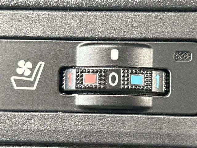 【シートヒーター&ベンチレーション】夏場は涼しい風でお尻や背中の熱やムレを防ぎ、冬はエアコンよりも早く温まってポカポカに!季節を問わず快適に過ごせます。