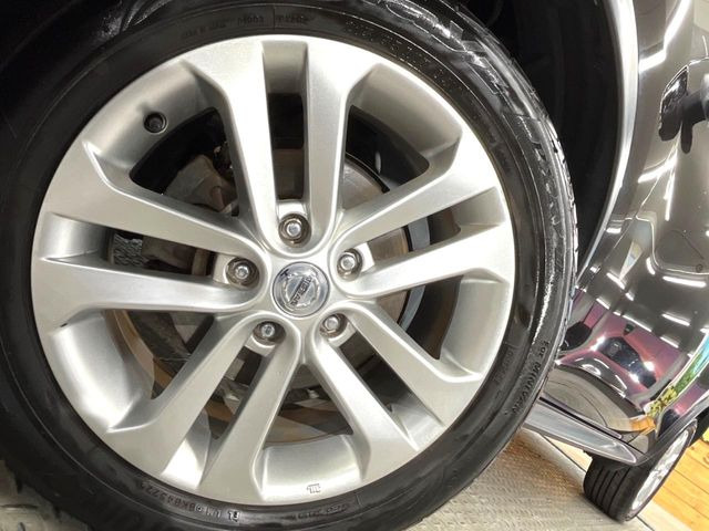 �y����17�C���`�A���~�z�C�[���z�O�ςɃ}�b�`���������A���~�z�C�[���𑕒����Ă���܂��B�e��ЊO�A���~�z�C�[����A�X�^�b�h���X�^�C�����戵�����Ă���܂��B���񂲑��k����������