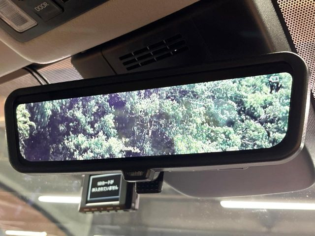 【デジタルインナーミラー】後席の大きな荷物や同乗者で後方が確認しづらい時でも安心!カメラが撮影した車両後方の映像をルームミラー内に表示。クリアな視界で状況の確認が可能です!