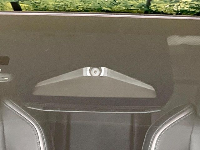 【トヨタセーフティセンス】走行中に前方の車両等を認識し、衝突しそうな時は警報とブレーキで衝突回避と被害軽減をアシスト。より安全にドライブをお楽しみいただけます。