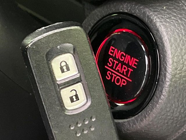 �yHonda�X�}�[�g�L�[�z�J�o����|�P�b�g�ɓ��ꂽ�܂܂ł��h�A�̎{���E�������\�ȃX�}�[�g�L�[�𑕔��B�G���W���̃I���E�I�t�����J�M�����o���K�v����������Ƃ��Ă��֗��ł���