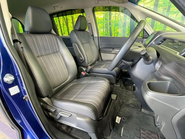 運転席シート廻りは使用感も少なく、良好な状態となっています。丁寧に使われていたことがよくわかりますね。