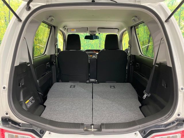 普段のお買い物や通勤、送迎等に十分な荷室スペースを確保しております。セカンドシートを倒すと、大きな荷物の積載も可能です♪