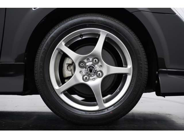 15/16�C���`�̃X�[�p�[�N���[�����^���b�N�h���A���~�z�C�[���𑕔��B�N���[�����̋P�����{�f�B���������߁A�t�@�C�i���o�[�W�����炵�����ʊ������o���܂��B