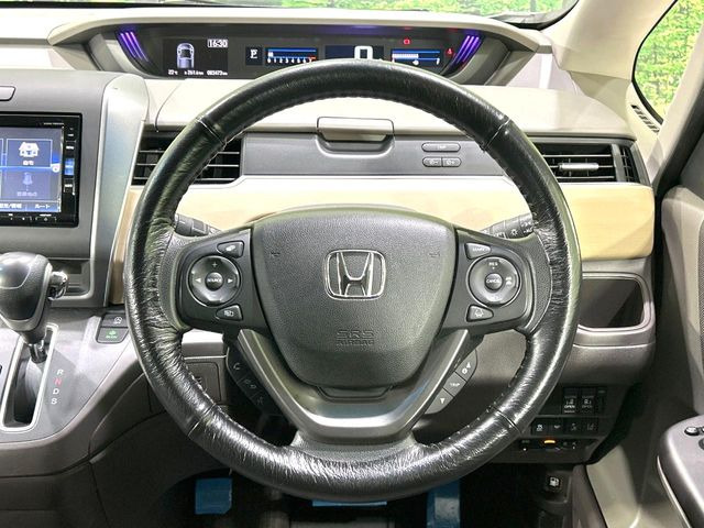 【アダプティブクルーズコントロール】高速道路での長距離走行が楽に!!自動で速度を保つクルーズコントロールが、衝突軽減システムと連携し、前方の車両を感知して車間を保つように速度調節してくれます!!