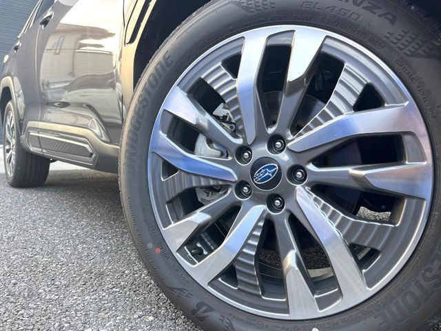 �y�����A���~�z�C�[���z�O�ςɃ}�b�`���������A���~�z�C�[���𑕒����Ă���܂��B�e��ЊO�A���~�z�C�[����A�X�^�b�h���X�^�C�����戵�����Ă���܂��B���񂲑��k����������