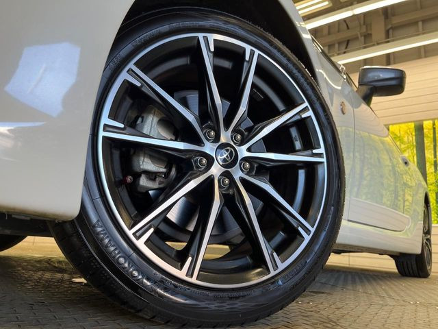 �y����17�C���`�A���~�z�C�[���z�O�ςɃ}�b�`���������A���~�z�C�[���𑕒����Ă���܂��B�e��ЊO�A���~�z�C�[����A�X�^�b�h���X�^�C�����戵�����Ă���܂��B���񂲑��k����������