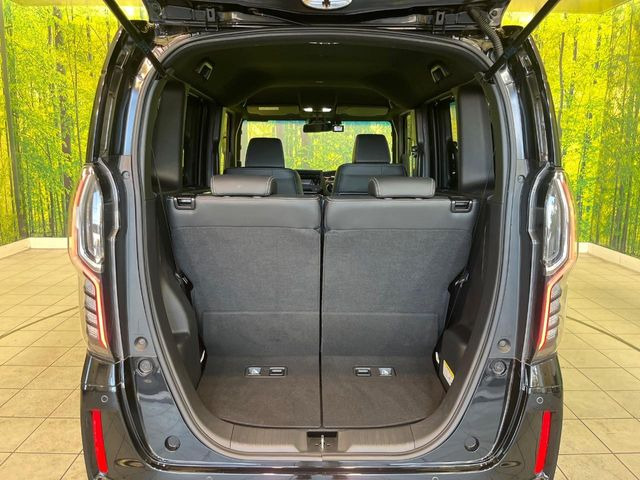 普段のお買い物や通勤、送迎等に十分な荷室スペースを確保しております。セカンドシートを倒すと、大きな荷物の積載も可能です♪