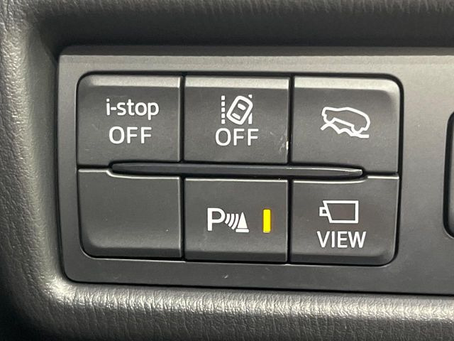 【レーンキープアシストシステム】高速道路走行時、車線からはみ出しそうな時にステアリングを制御し車線内を走行する様にアシスト。より安全な運転をサポートしてくれます!