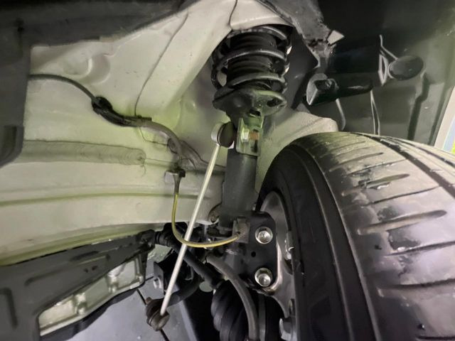 お車を安心してお乗りいただく為には、足回りの定期点検が欠かせません。サービスサポート(有償保証)では無料点検もご提供しており、安心のカーライフをお過ごしいただけるサポート体制が整っています。