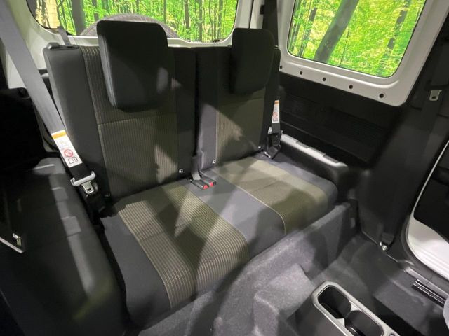 高品質なオリジナルフロアマットもオプションにてご用意しております。お好きなデザインやカラーをお車に合わせて選んでいただくことができます♪
