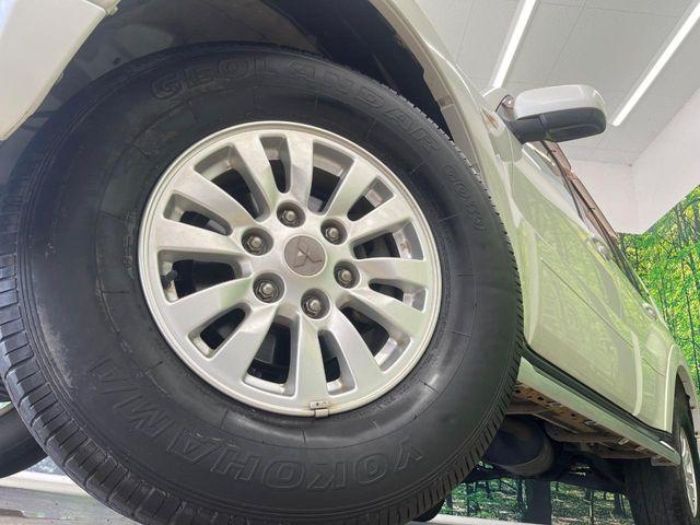 �y����16�C���`�A���~�z�C�[���z�O�ςɃ}�b�`���������A���~�z�C�[���𑕒����Ă���܂��B�e��ЊO�A���~�z�C�[����A�X�^�b�h���X�^�C�����戵�����Ă���܂��B���񂲑��k����������