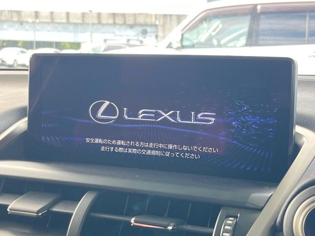 【10.3インチワイドナビ】高級感とインパクトのある大型ワイドナビを装備。各種オーディオ操作はもちろん、横長ワイド画面でのマップ2分割表示など、利便性も高いナビです♪