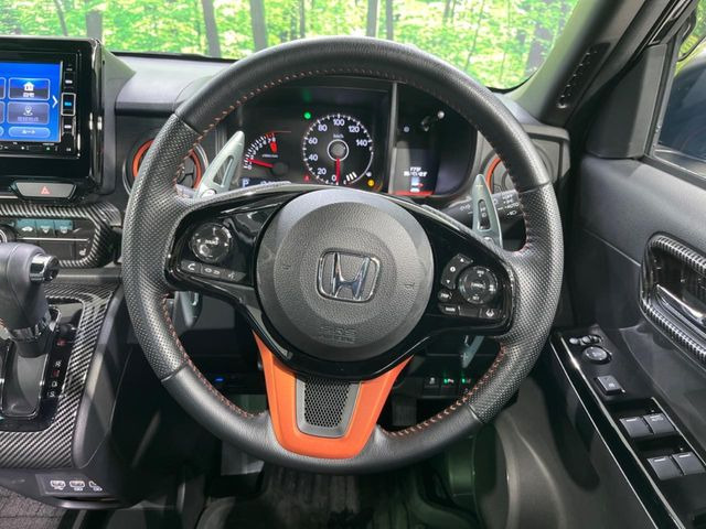 【アダプティブクルーズコントロール】高速道路での長距離走行が楽に!!自動で速度を保つクルーズコントロールが、衝突軽減システムと連携し、前方の車両を感知して車間を保つように速度調節してくれます!!