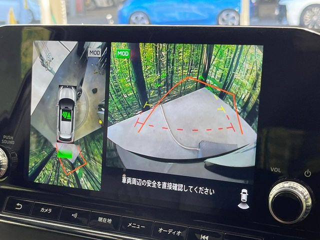 【マルチアラウンドモニター】専用のカメラにより、上から見下ろしたような視点で360度クルマの周囲を確認することができます☆死角部分も確認しやすく、狭い場所での切り返しや駐車もスムーズに行えます。