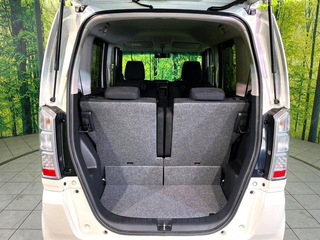 普段のお買い物や通勤、送迎等に十分な荷室スペースを確保しております。セカンドシートを倒すと、大きな荷物の積載も可能です♪