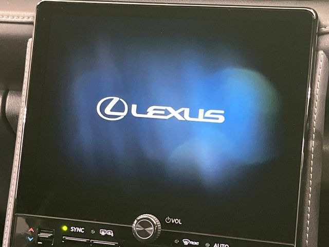 �y9.8�C���` �f�B�X�v���C�I�[�f�B�I�z���ʂ̃f�B�X�v���C��AppleCarPlay��AndroidAuto�����p�\�B�傫�ȉ�ʂŃX�}�z�i�r�A�v���������p���������܂���