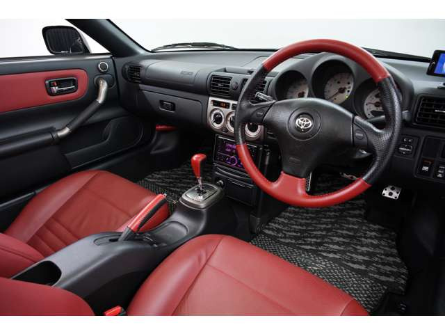 ���b�h�{�v����Ƃ����C���e���A�ɁA�`�^�����V���o�[�̃C���X�g�������g�p�l���u���[�X�J�o�[�Ȃǂ��̗p�B��p�����Ȃ�ł͂̌��I�ŃX�|�[�e�B�Ȏ�����Ԃł��B