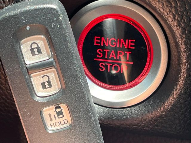 �yHonda�X�}�[�g�L�[�z�J�o����|�P�b�g�ɓ��ꂽ�܂܂ł��h�A�̎{���E�������\�ȃX�}�[�g�L�[�𑕔��B�G���W���̃I���E�I�t�����J�M�����o���K�v����������Ƃ��Ă��֗��ł���