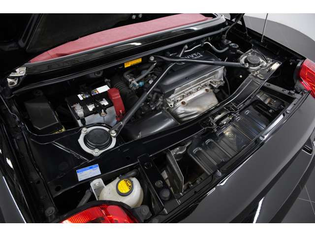 1.8L ����4�C��DOHC�A140ps/17.4kgm�A�S��&times;�S��&times;�S��mm 3895&times;1695&times;1235mm�A�ԗ��d�� 1020kg
