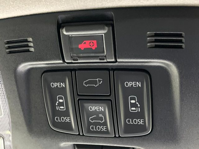 【両側パワースライドドア】スマートキーや運転席のスイッチで後席両側スライドドアの開閉が可能♪電動だから力を入れてドアを開ける必要が無く、小さなお子様でも簡単に開け閉めでき快適です♪