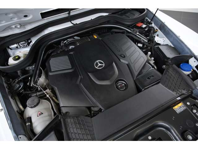 2.9L 直列6気筒DOHCターボ (ディーゼル)、330ps/71.4kgm、全長&times;全幅&times;全高mm 4660&times;1985&times;1975mm、車両重量 2520kg