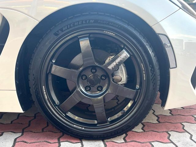 �yRAYS��18�C���`�A���~�z�C�[���z��l�C���[�J�[�̃z�C�[���𑕔���y�ʁE���d�x�̃A���~�z�C�[���́A�n���h�����O�E�����ȂǁA����̎������サ�Ă���܂���