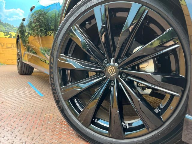 �y����21�C���`�A���~�z�C�[���z�O�ςɃ}�b�`���������A���~�z�C�[���𑕒����Ă���܂��B�e��ЊO�A���~�z�C�[����A�X�^�b�h���X�^�C�����戵�����Ă���܂��B���񂲑��k����������
