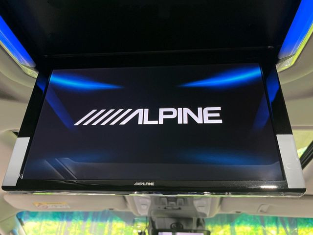【12.8型フリップダウン】大画面モニターで後席でもエンタメをお楽しみいただけます。家族や友人とお出かけする機会が多い方に大人気です♪
