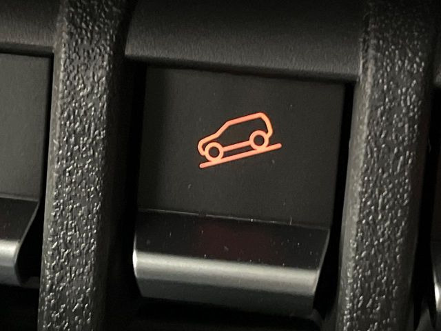 【ダウンヒルアシスト】急な坂道を下るときに自動でブレーキを制御、一定の低速度を保ちます。雪道や悪路など滑りやすい路面の下り坂でもタイヤがロックしないから安心!ハンドル操作に集中できます!