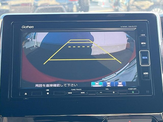 【バックカメラ】駐車時に後方がリアルタイム映像で確認できます。大型商業施設や立体駐車場での駐車時や、夜間のバック時に大活躍!運転スキルに関わらず、今や必須となった装備のひとつです!