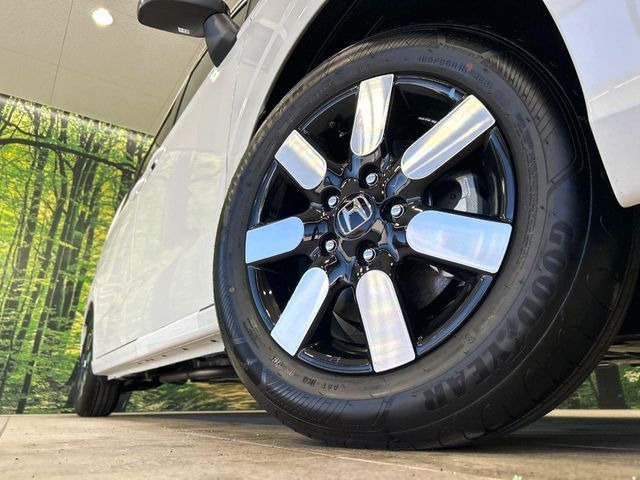 �y����15�C���`�A���~�z�C�[���z�O�ςɃ}�b�`���������A���~�z�C�[���𑕒����Ă���܂��B�e��ЊO�A���~�z�C�[����A�X�^�b�h���X�^�C�����戵�����Ă���܂��B���񂲑��k����������
